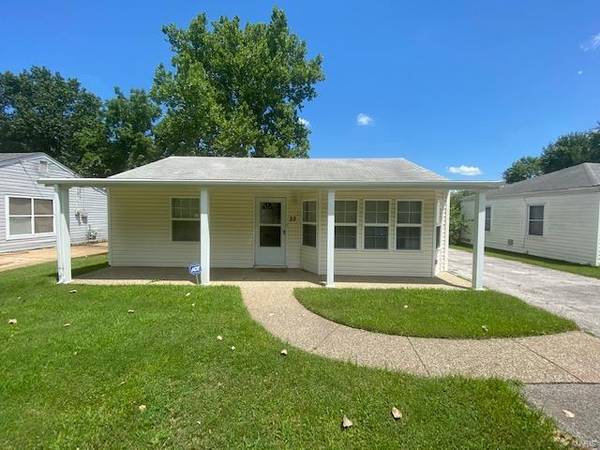 22 Florval DR, Florissant, MO 63031