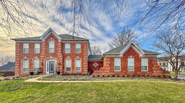 553 Malinmor DR, Weldon Spring, MO 63304