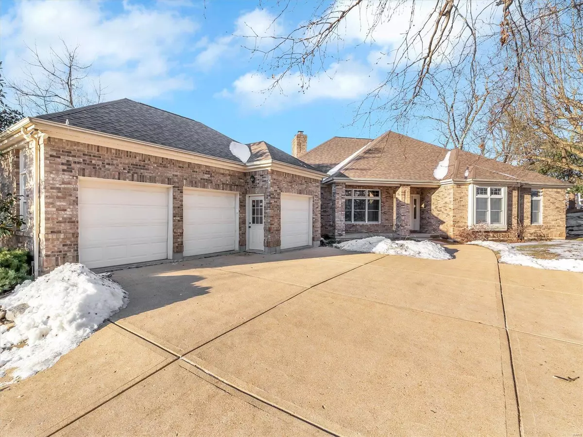 St Louis, MO 63129,5904 Oakville Woods PL