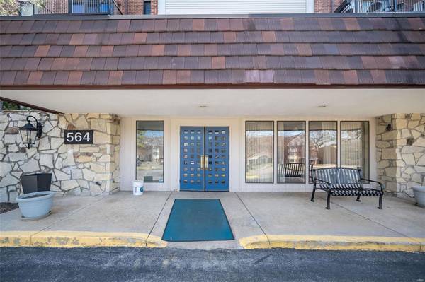 564 Sarah LN #108, St Louis, MO 63141