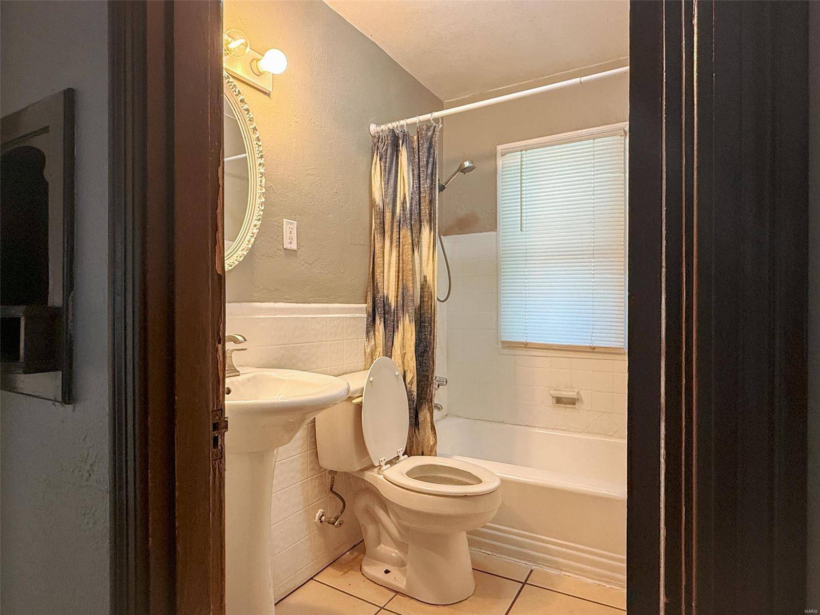 Jennings, MO 63136,8328 Osborn DR