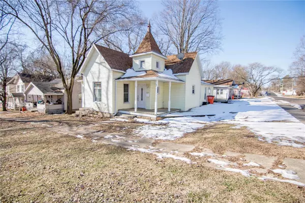 523 N 5th ST, Vandalia, IL 62471