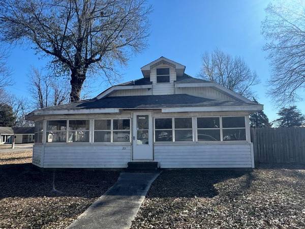 201 Pine ST, Cooter, MO 63829