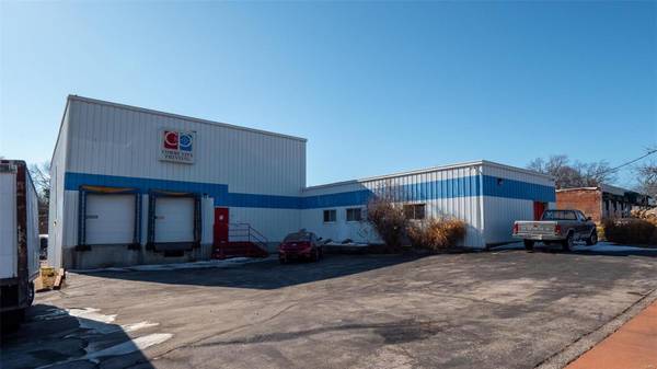 8630 Saint Charles Rock RD, St Louis, MO 63114