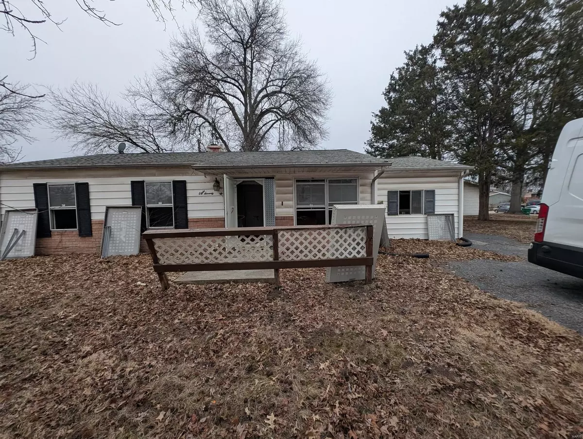 East St Louis, IL 62206,870 Saint Cletus DR