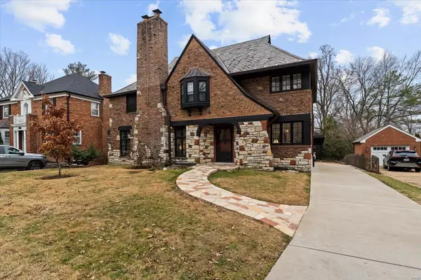 7744 Davis DR, Clayton, MO 63105