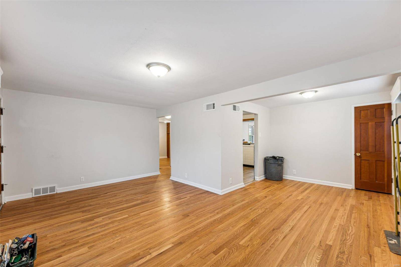 St Louis, MO 63114,8110 Bloom DR