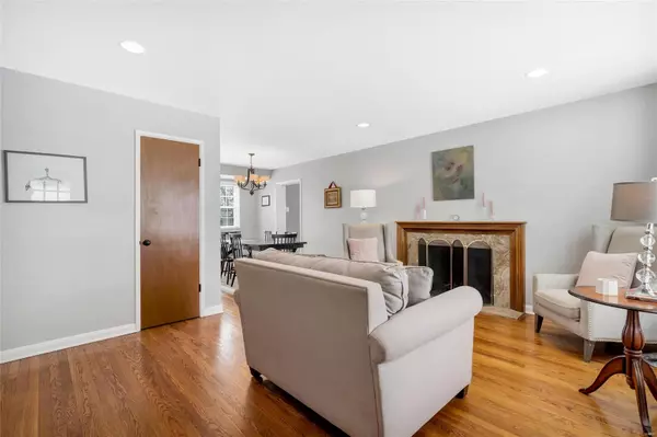 St Louis, MO 63122,941 Box Elder DR