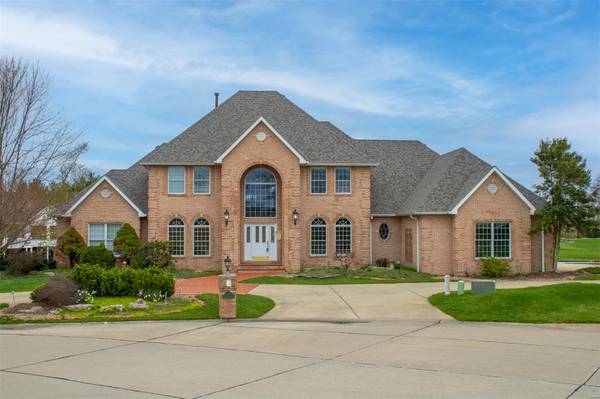 2 Bogey LN, Highland, IL 62249