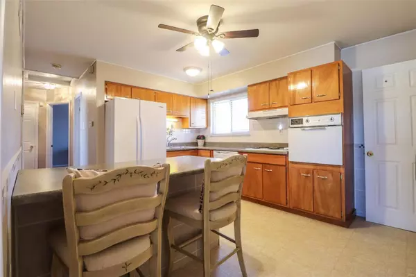 St Louis, MO 63123,10052 Saint Simon CT