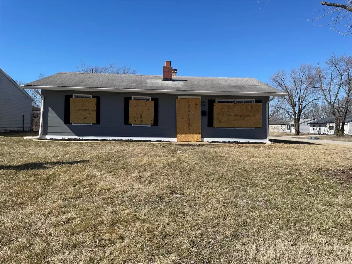 East St Louis, IL 62206,701 Saint Paul DR
