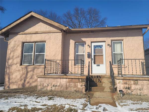 8215 Braddock DR, University City, MO 63132