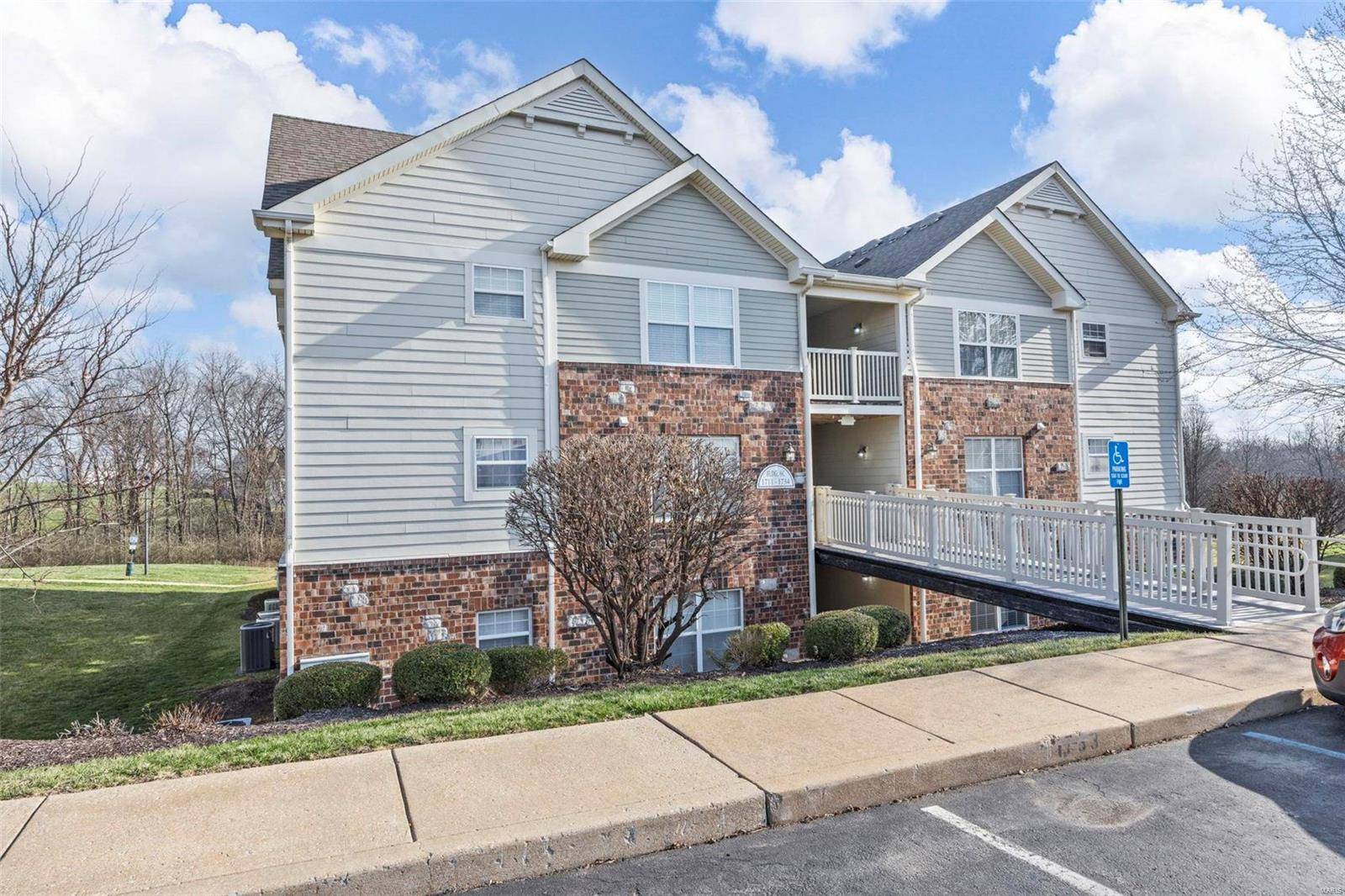 1723 Piedmont CIR, St Charles, MO 63304