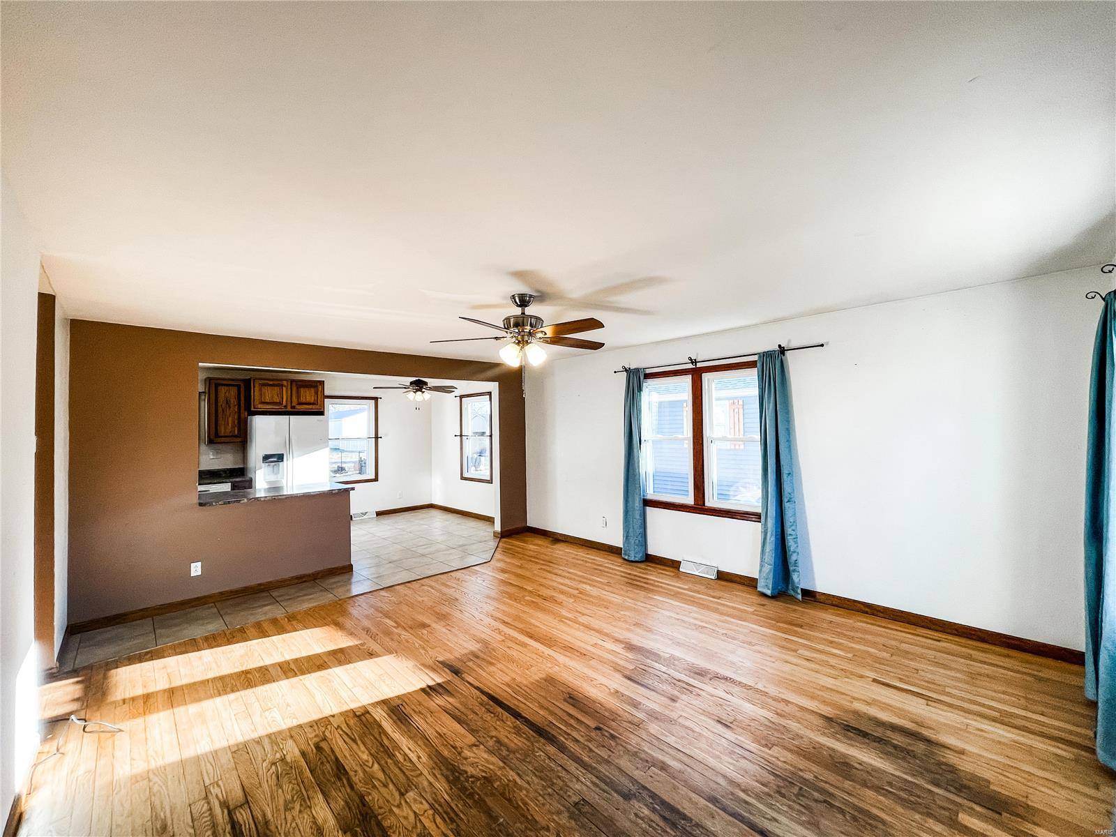 Nashville, IL 62263,571 W Center ST