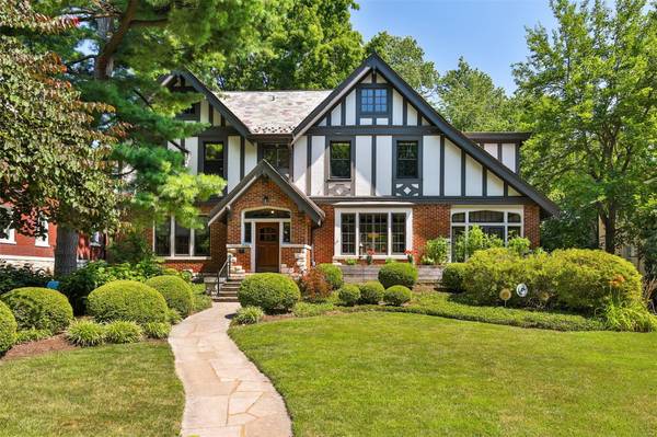 7159 Kingsbury Blvd, University City, MO 63130