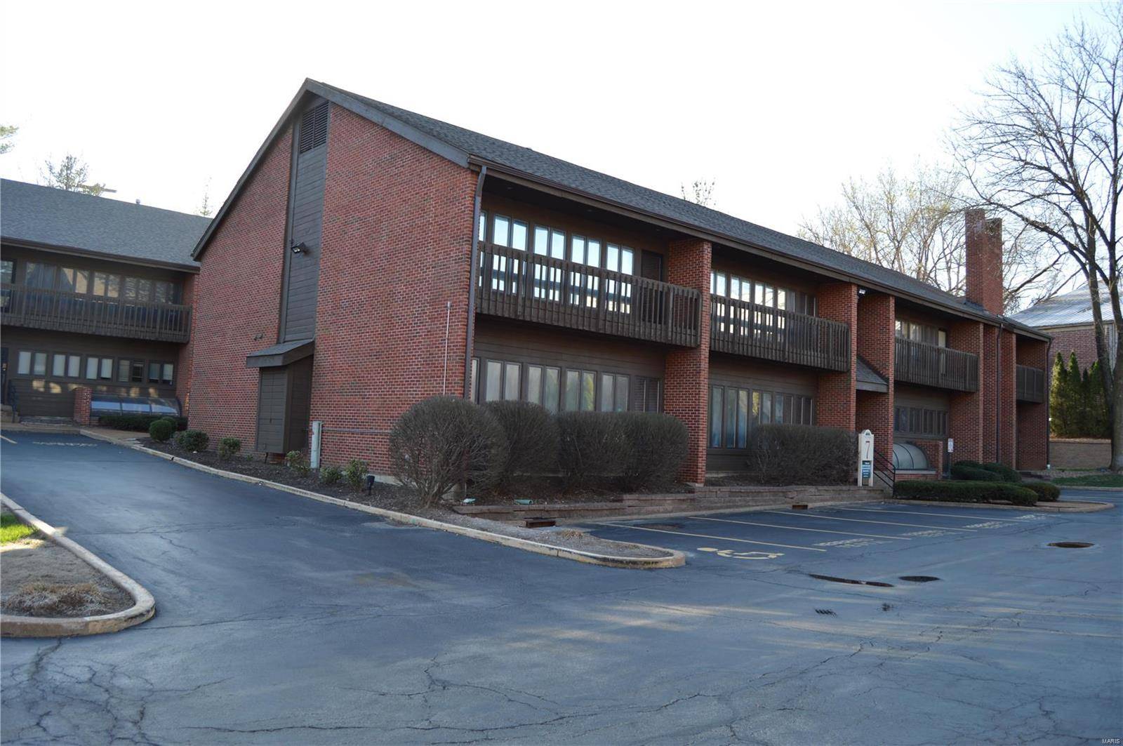 7 The Pines CT #C1, C2, Chesterfield, MO 63141