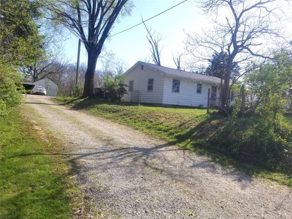 264 2625 AVE E, Bingham, IL 62011
