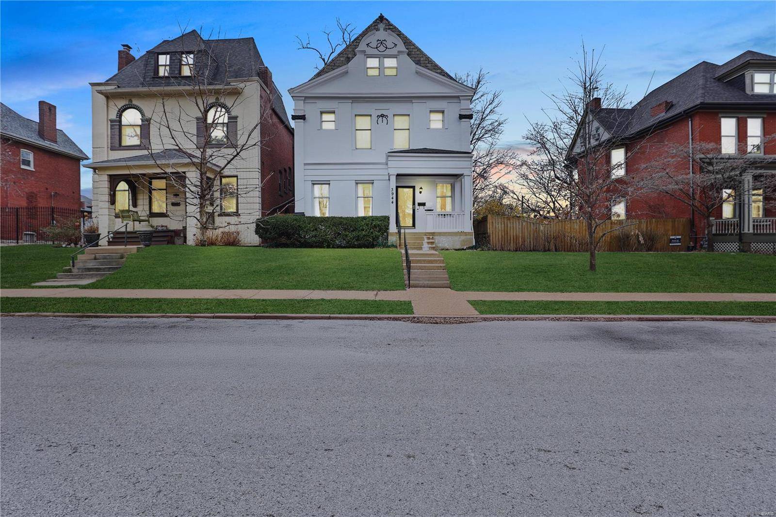 3944 Russell BLVD, St Louis, MO 63110