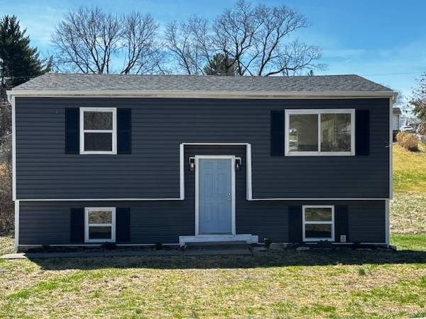 205 Pine Ridge DR, Godfrey, IL 62035