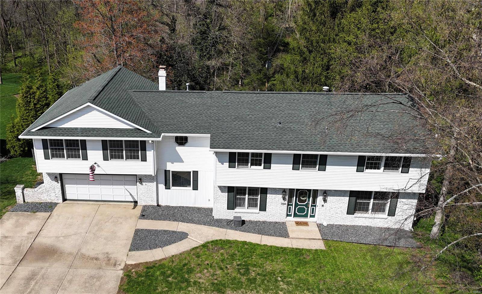 1702 Blu Fountain, Godfrey, IL 62035