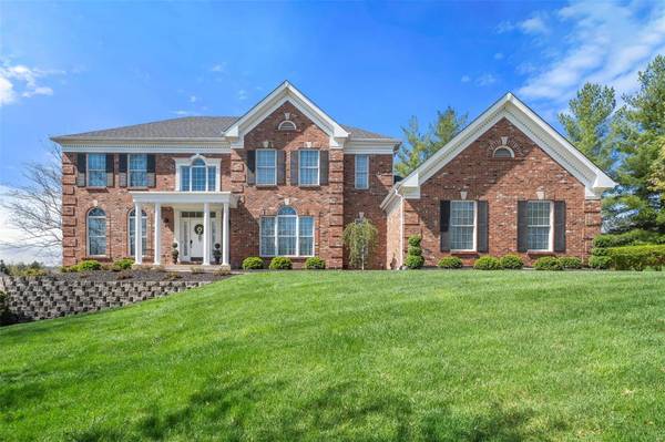 1043 Greystone Manor Pkwy, Chesterfield, MO 63005