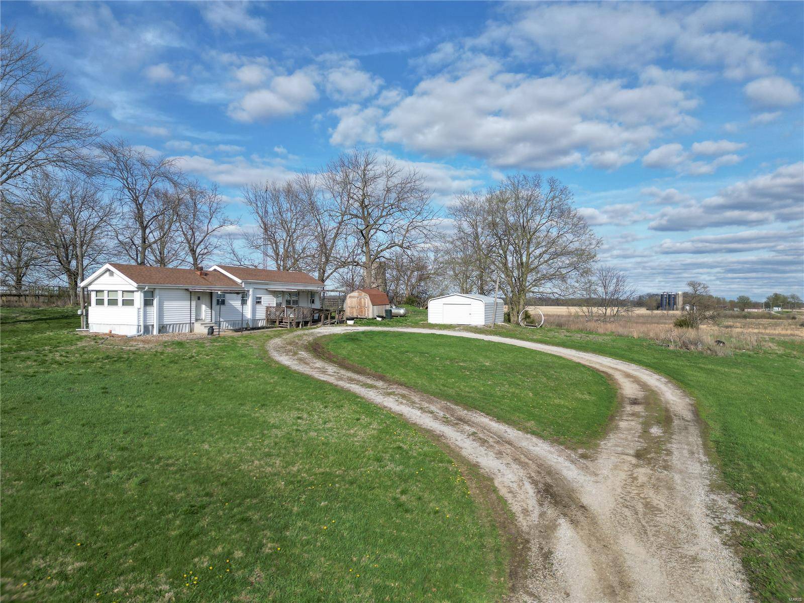 718 Walnut ST, Hillsboro, IL 62049