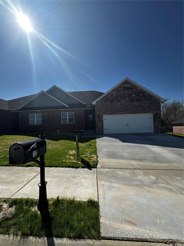 12 Creekside WAY, Cape Girardeau, MO 63701