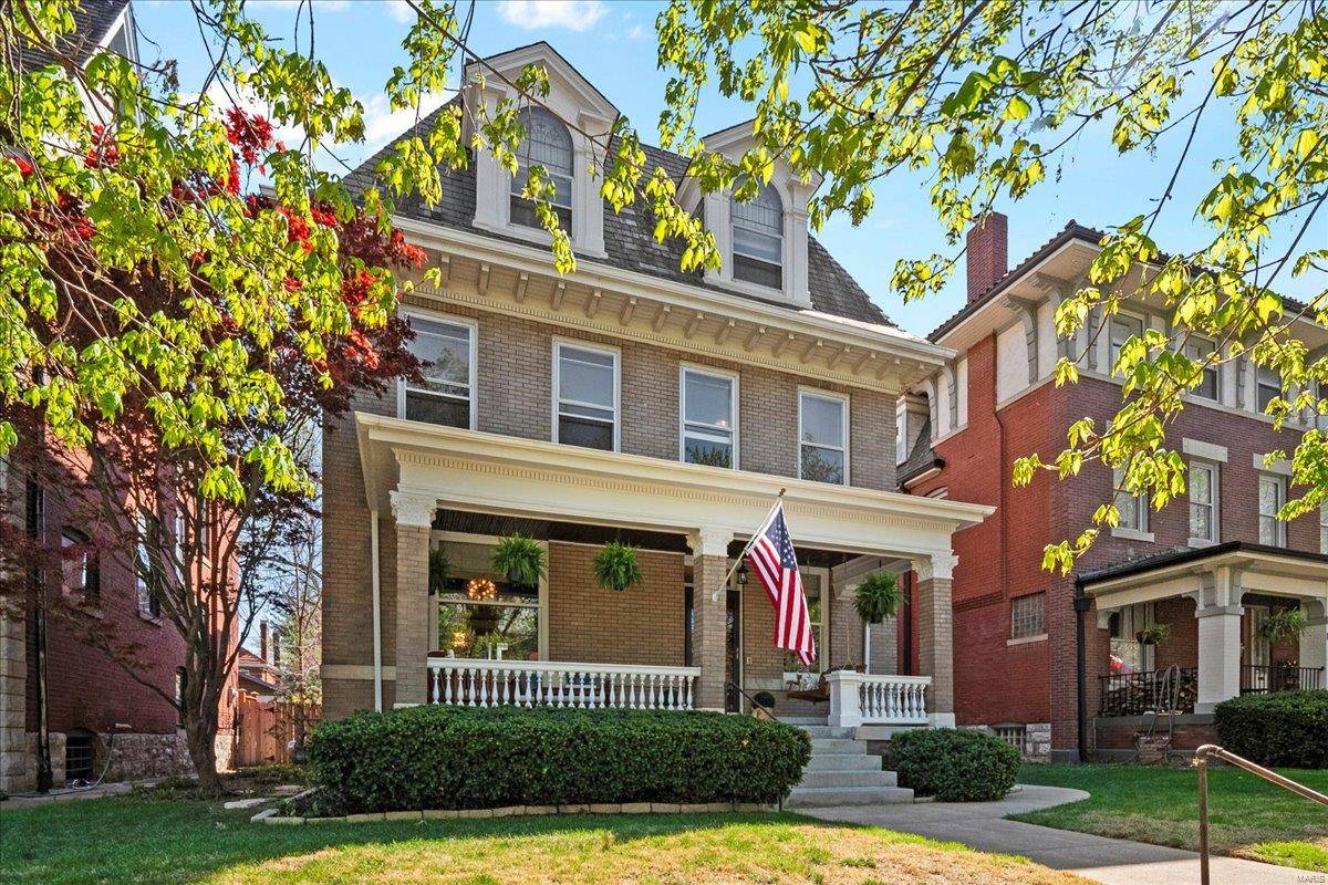 6182 Kingsbury AVE, St Louis, MO 63112