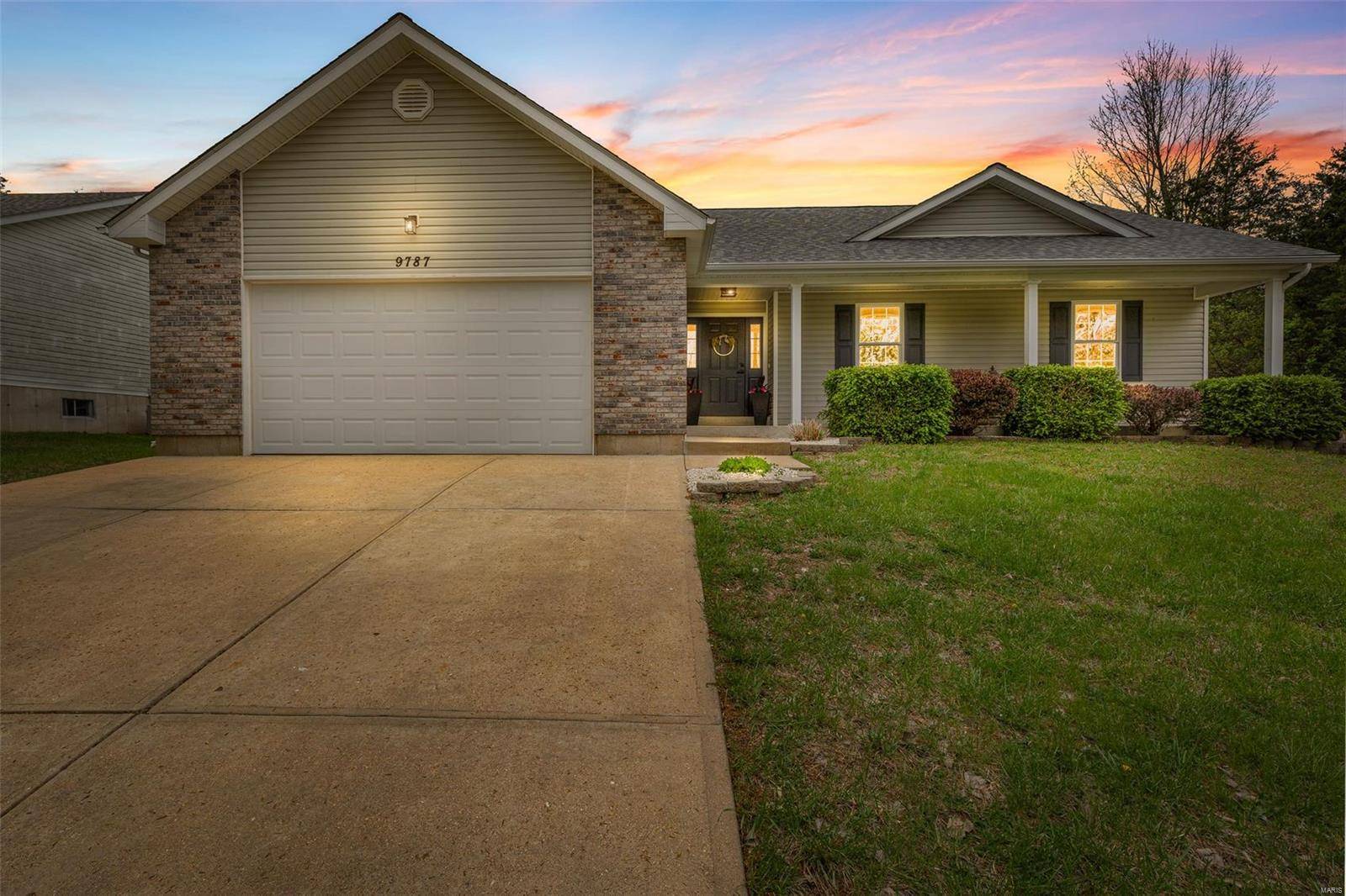 9787 Cedar DR, Hillsboro, MO 63050