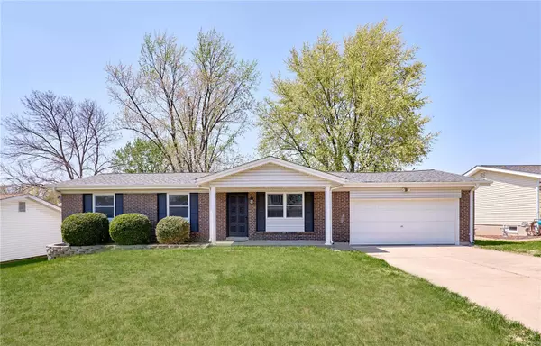 623 Riverside DR, St Charles, MO 63304