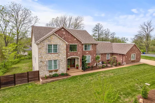 2542 Bluffwood DR, St Louis, MO 63129