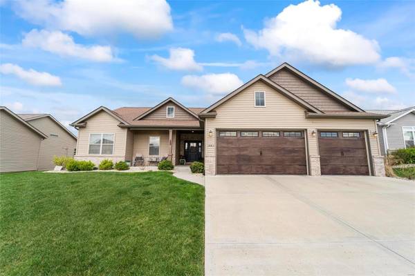 1843 Crimson Oak DR, Maryville, IL 62062