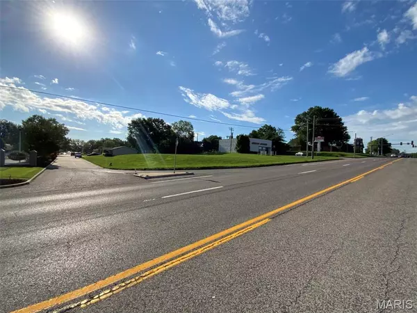 5446 Telegraph RD, Oakville, MO 63129