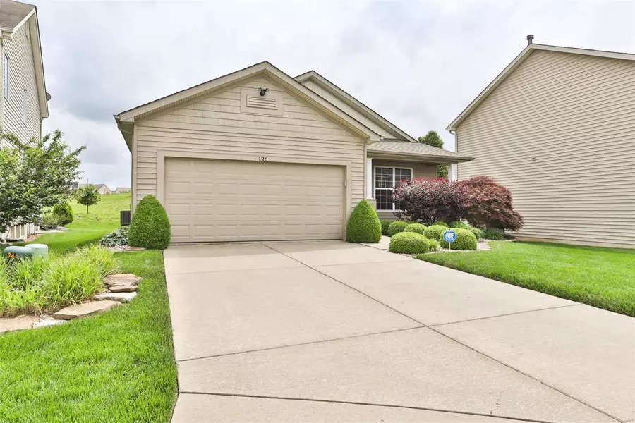 126 Siena DR, St Peters, MO 63376