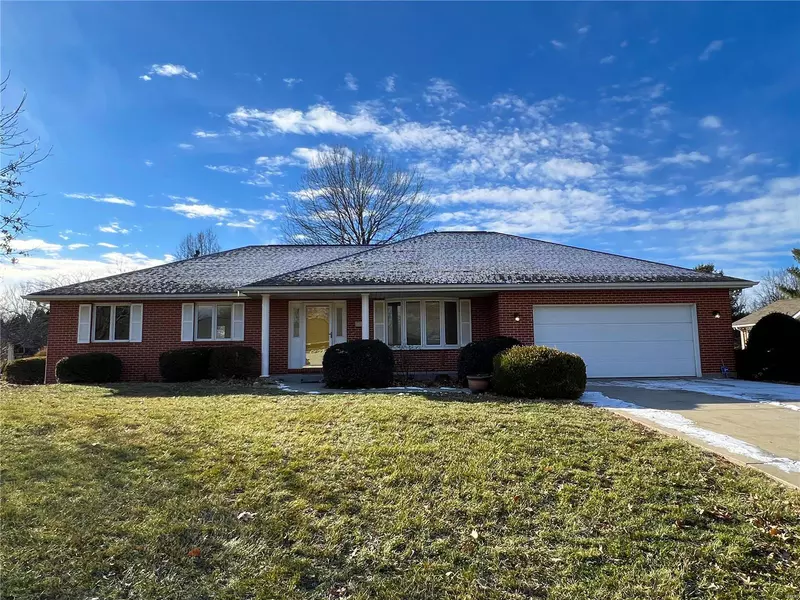 104 Kurken DR, Waterloo, IL 62298