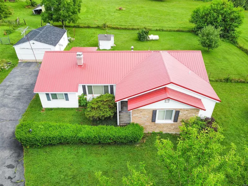 231 Raef RD, Lebanon, MO 65536