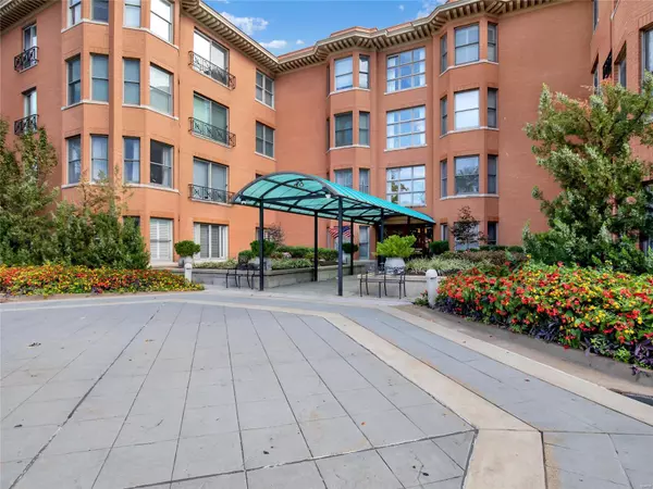 Clayton, MO 63105,750 S Hanley RD #44