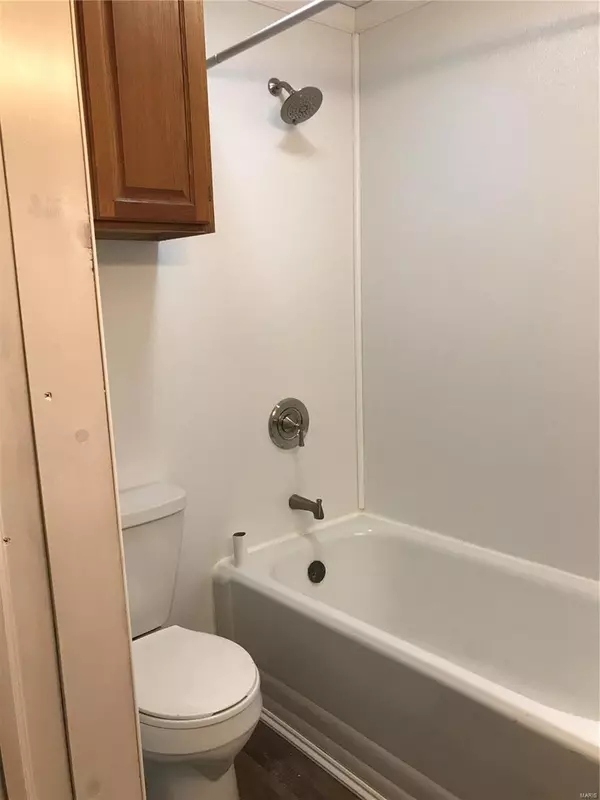 Altamont, IL 62411,204 S St Clair St