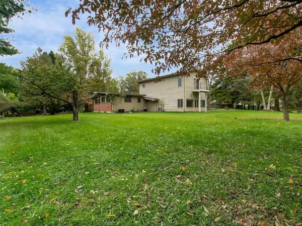 Maryland Heights, MO 63043,21 Garden LN