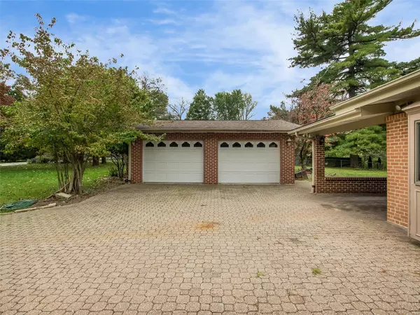 Maryland Heights, MO 63043,21 Garden LN