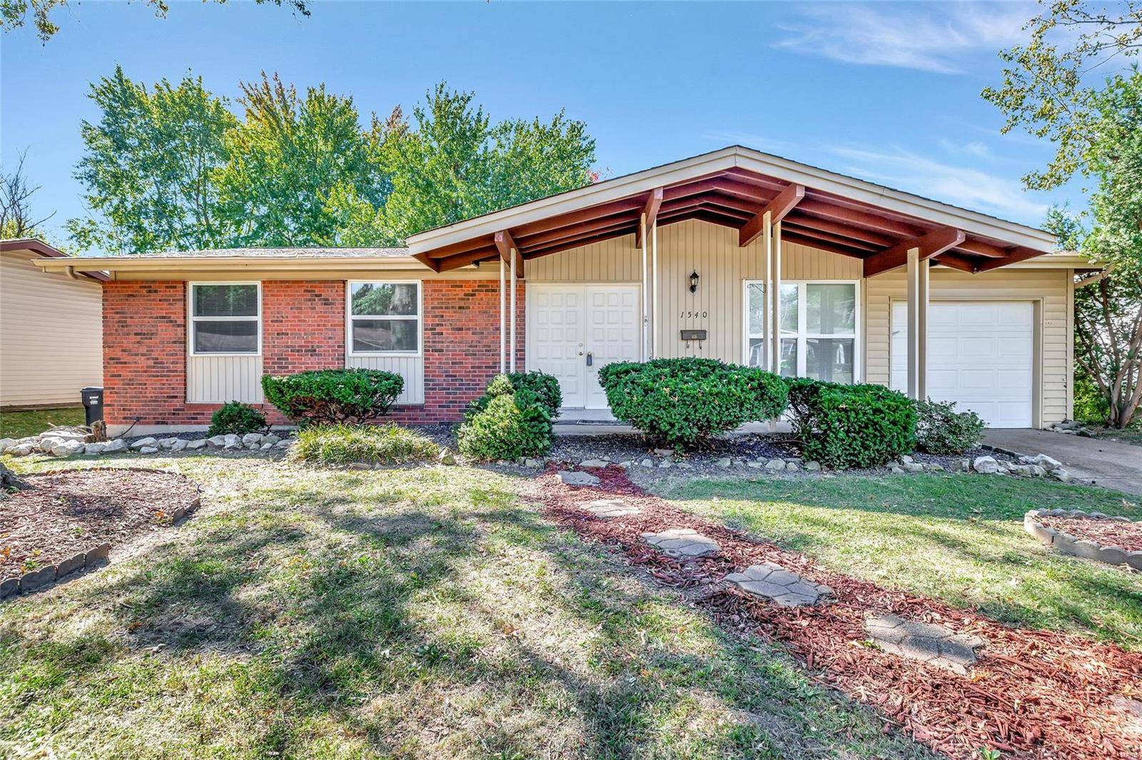 1540 Leisure DR, Florissant, MO 63031