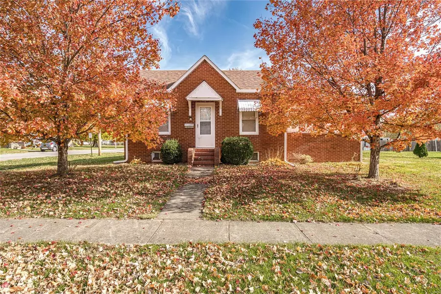 800 S Van Buren ST, Litchfield, IL 62056