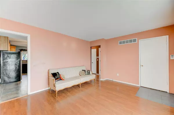 Florissant, MO 63031,3255 Chicory Creek LN