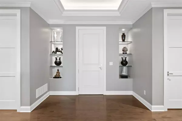 Clayton, MO 63105,155 Carondelet Plaza #509