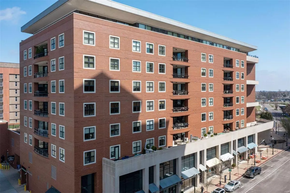 Clayton, MO 63105,155 Carondelet Plaza #509