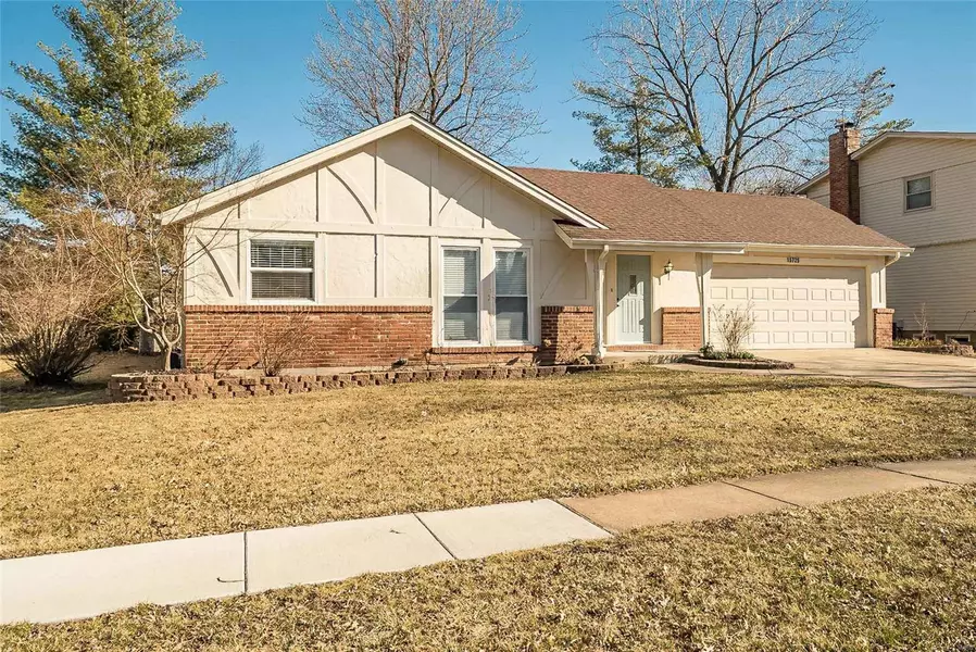 15725 Hill House RD, Chesterfield, MO 63017