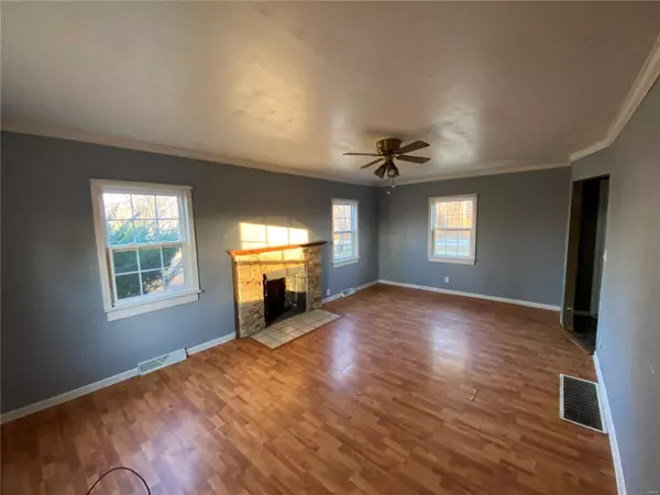 Salem, MO 65560,1409 S Washington