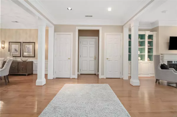 Clayton, MO 63105,15 Topton Way #2C