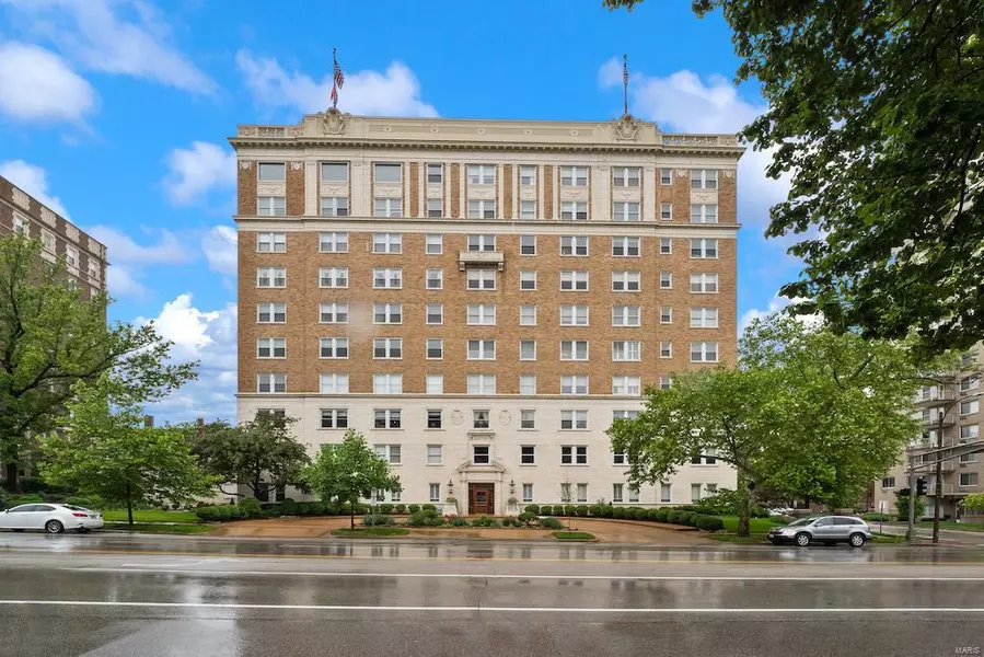 709 S Skinker BLVD #402, St Louis, MO 63105
