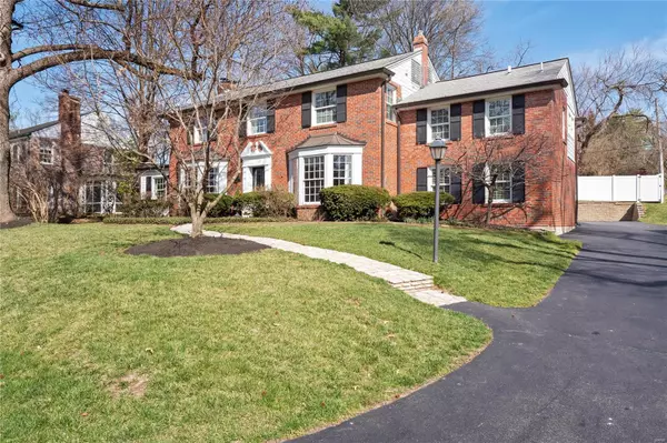 Ladue, MO 63124,9 Black Creek LN